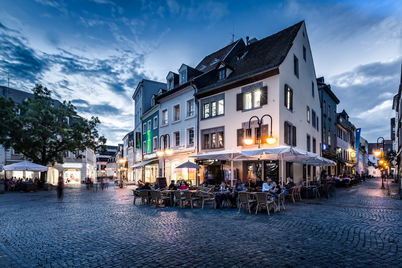 View of the Tante Maja restaurant on St. Johanner Markt in the evening